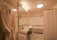 отель Антониус: Ванная комната в номере Suite отель Антониус: Ванная комната в номере Suite