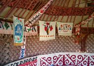юртовый лагерь Aydar yurt camp: внутри юрты юртовый лагерь Aydar yurt camp: внутри юрты