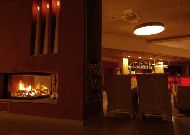 отель Georg Ots Spa: Камин в холе отель Georg Ots Spa: Камин в холе