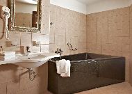 отель Hotel Justus: Ванная комната в номере Лакшери Сьют отель Hotel Justus: Ванная комната в номере Лакшери Сьют