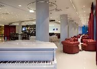 отель Meriton Conference & SPA Hotel: бар White Piano
