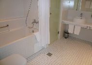 отель Meriton Conference & SPA Hotel: Ванна номера Suite