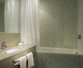 гостиница Ulemiste Hotel: Ванная комната улучшенного номера гостиница Ulemiste Hotel: Ванная комната улучшенного номера