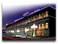 отель Araks Hotel: Отель вечером