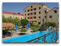 отель Armenian Royal Palace: Открытый басейн