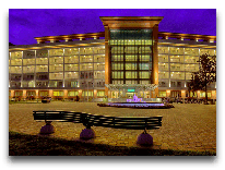 отель CHINAR HOTEL & SPA NAFTALAN: Отель вечером