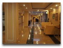 отель Wyndham Hotel Tashkent: Холл отеля 