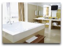 отель Dostyk: Гидромассажная ванна в номере 