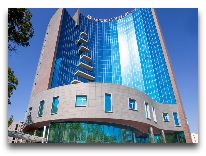 отель DoubleTree by Hilton Yerevan City Center: Фасад отеля