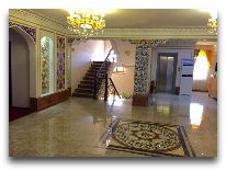 отель Emirkhan: Холл отеля