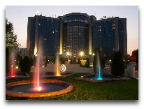 отель Inter Continental Almaty: Отель вечером