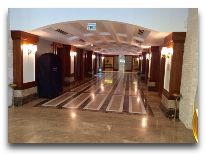 отель Badamdar Hotel: Холл отеля