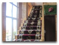 отель Kyungut: Лестница на второй этаж