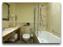 отель Леополис: Ванная в стандартном номере