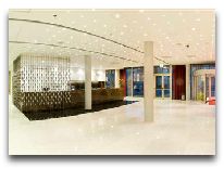 отель Meriton Grand Conference & SPA Hotel: Холл