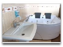 отель Mgzavrebi Batumi: Ванная в номере люкс