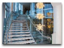 отель Noorus: Лестница в холле