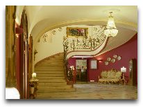 отель Pałac Brunów: Холл отеля