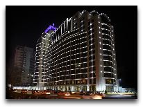 отель Qafqaz Baku City Hotel: Отель вечером