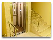отель Regency: Лифт