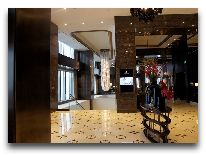 отель Ritz-Carlton Almaty: Холл между этажами 