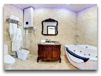 отель The Plaza Hotel Bishkek: Ванная в номере Super Suite