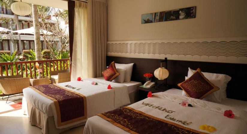 Deluxe pool view room