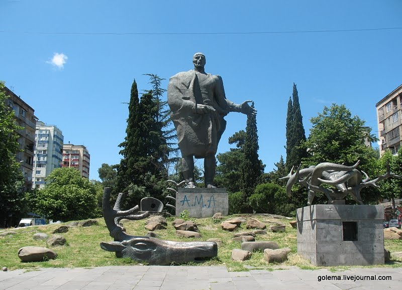 Памятники в грузии фото с описанием