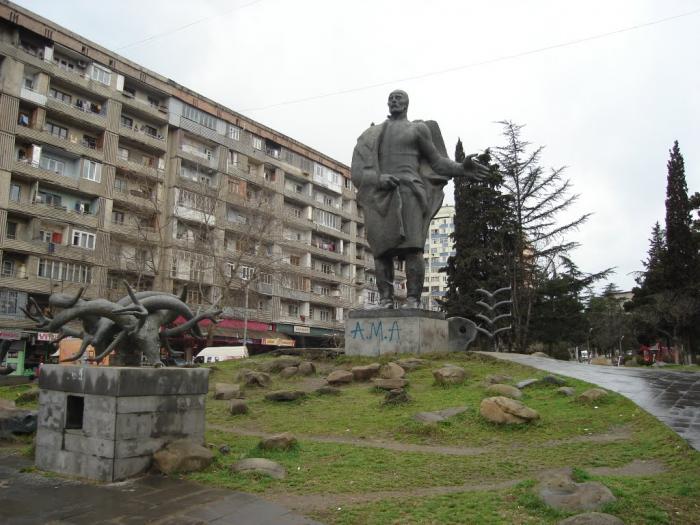 Памятники тбилиси фото и описание