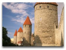  Достопримечательности Таллинна – Городская стена, башни и ворота: Башенная площадь