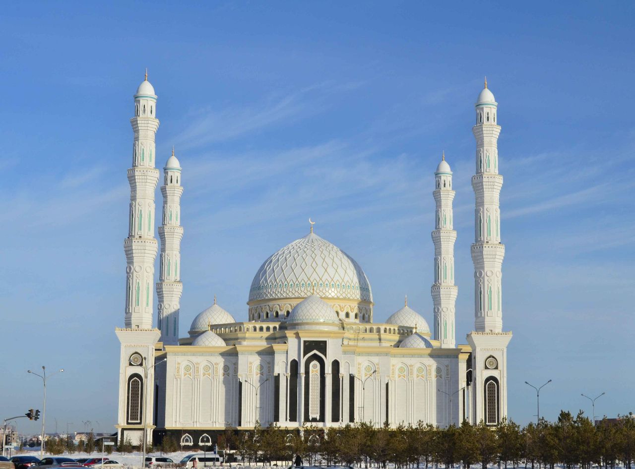 Серебряный Коран в Астане мечеть хазрат Султан