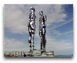  Батуми: Скульптура Али и Нино