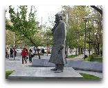  Ереван: Памятник Вильям Сароян