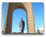 Гюмри: Памятник Шарлю Азнавуру