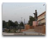  Курган-Тюбе: Памятник историку Гафурову
