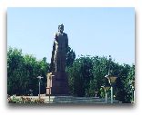  Пенджикент: Памятник Исмаилу Самани